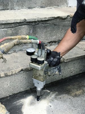 Hydraulic Jack in Action